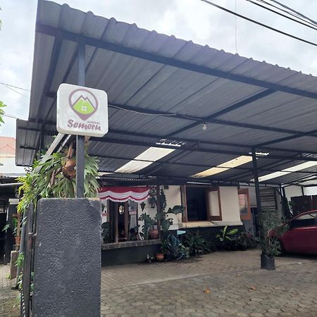 Semeru Hostel Malang (Adults Only) Εξωτερικό φωτογραφία
