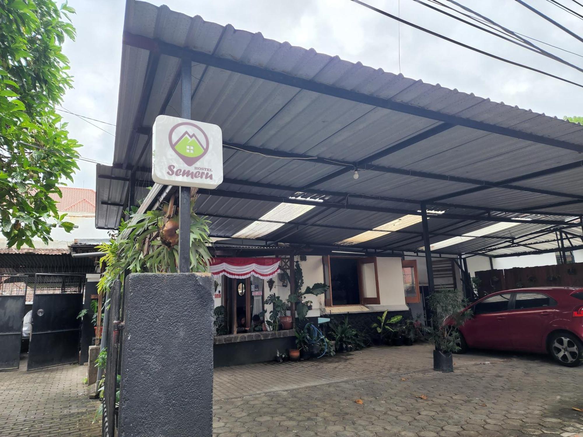 Semeru Hostel Malang (Adults Only) Εξωτερικό φωτογραφία