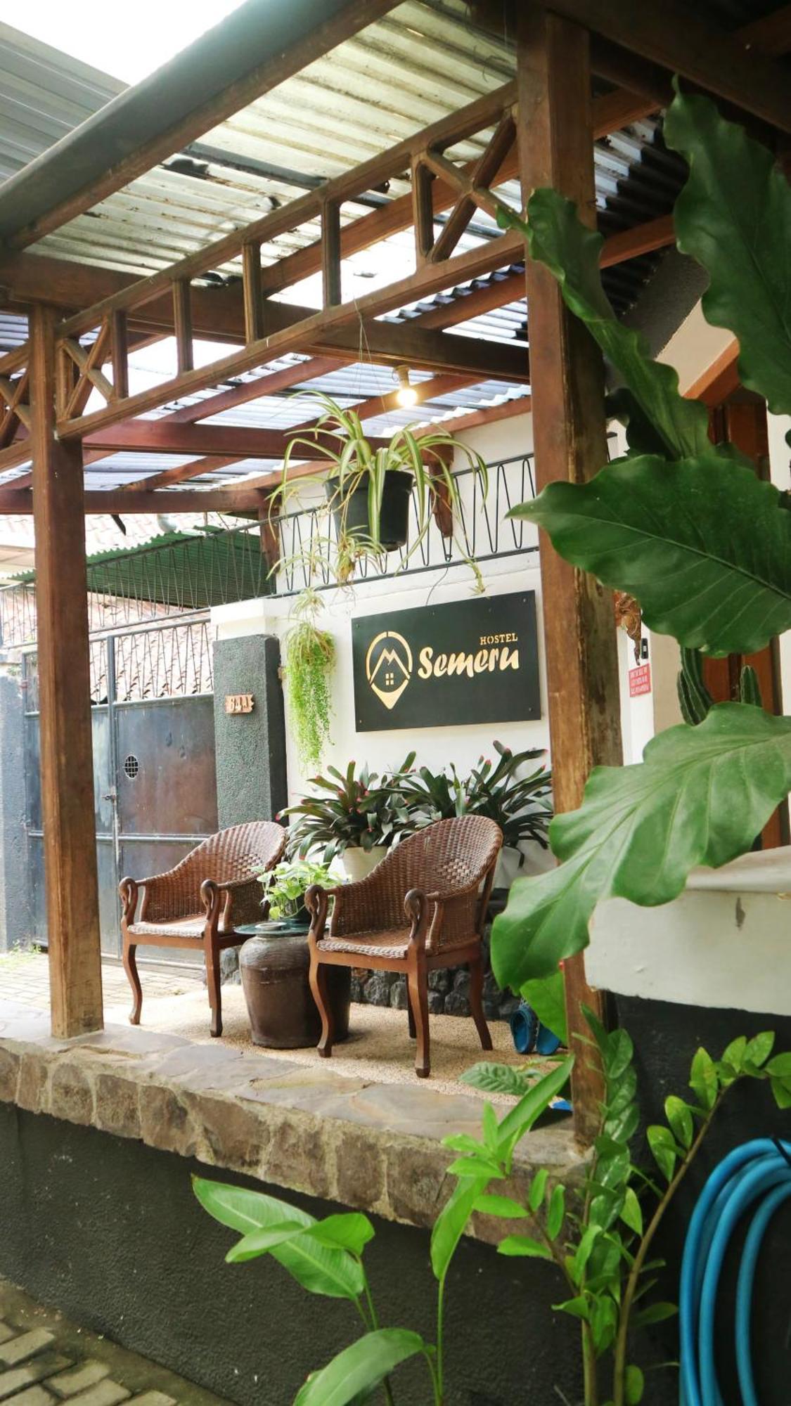 Semeru Hostel Malang (Adults Only) Εξωτερικό φωτογραφία