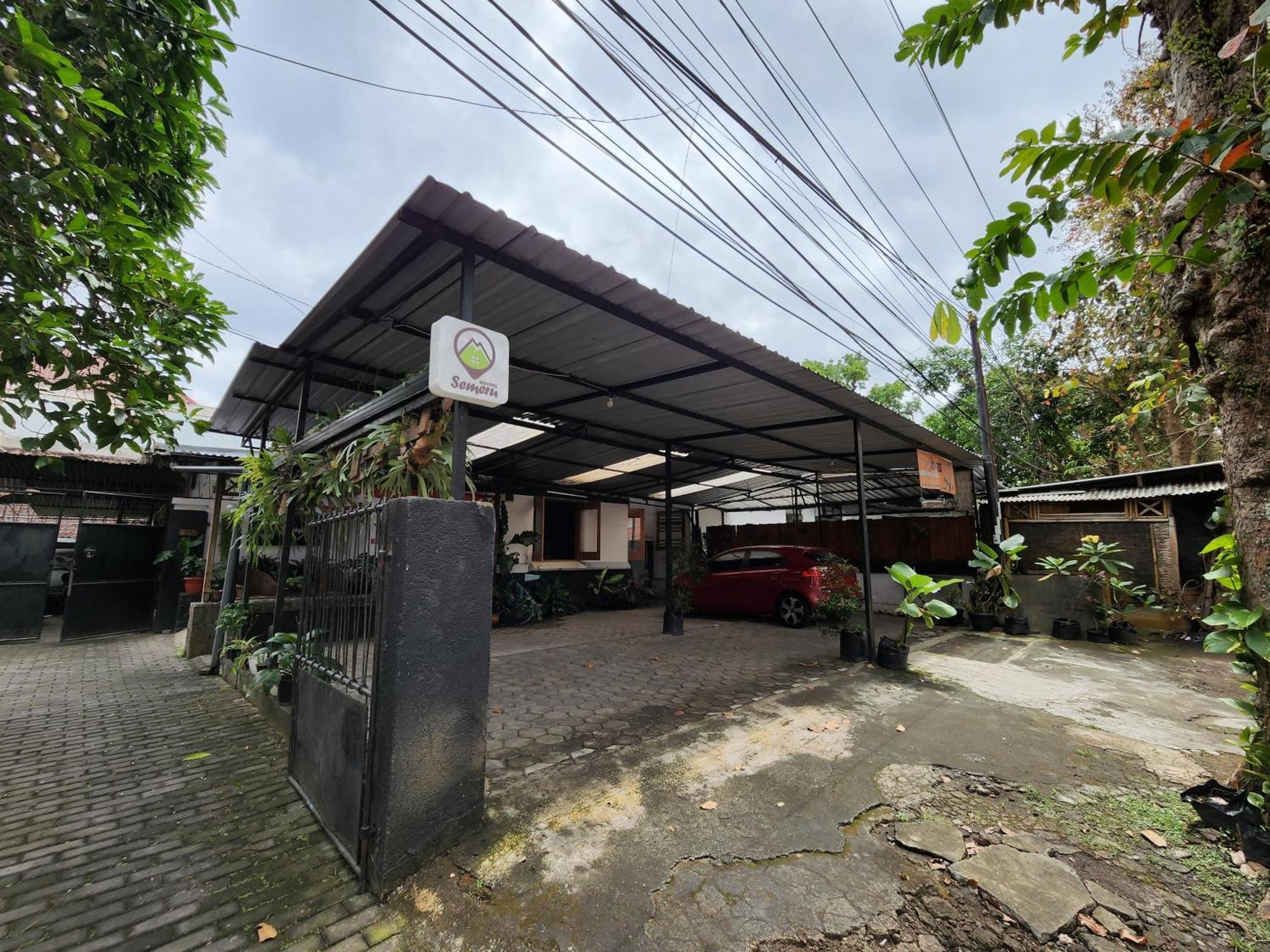 Semeru Hostel Malang (Adults Only) Εξωτερικό φωτογραφία